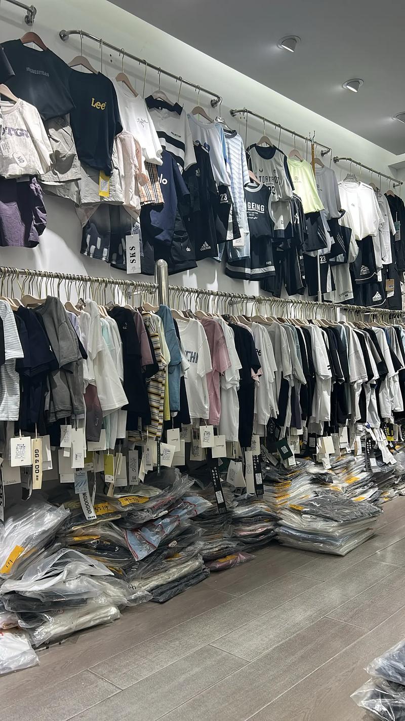 鞋帽零售人的進(jìn)銷賬本 在微利中堅守，在潮流中前行