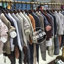 深圳市龍崗區(qū)衣緣軒服裝批發(fā)行 一站式鞋帽零售新體驗