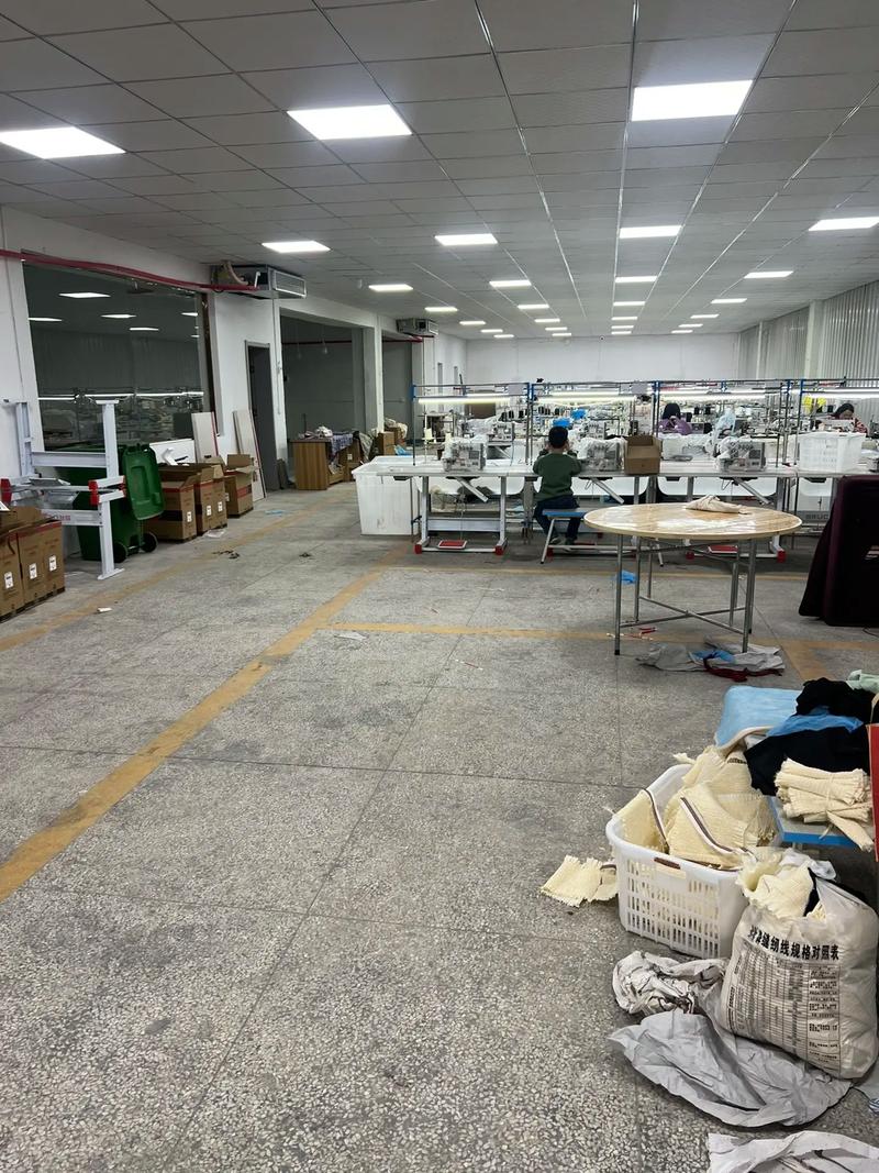 服裝服飾零售新廠擴建 招整件車位多名，新廠加30臺車火速進場